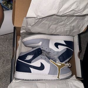 Jordan 1 Mid in Wolf Grey and Midnight Navy